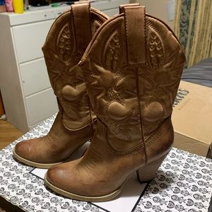 Cowgboy Boots with heel 👢